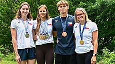 �e�tí medailisté z plaveckého mistrovství Evropy. Zleva: Barbora Janí�ková,...