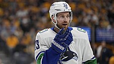 védský útoník Elias Lindholm v dresu Vancouveru.