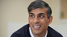 Britský premiér Rishi Sunak b�hem kampan� p�ed parlamentními volbami. (28....
