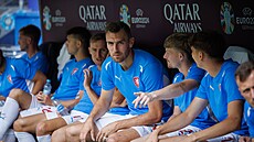 eský útoník Tomá Chorý na stídace bhem utkání mistrovství Evropy proti...