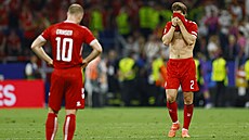 Zklamaný dánský obránce Joachim Andersen v osmifinálovém utkání mistrovství...