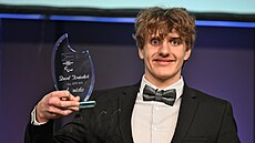Paraplavec David Kratochvíl s ocen�ním pro nejlep�ího sportovce �eského...