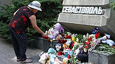 Rusové v Sevastopolu na anektovaném ukrajinském poloostrov Krym truchlí poté,...