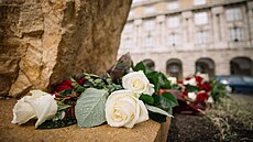 Odhalení pomníku p�ipomínajícího ob�ti prosincového útoku na Filozofické...