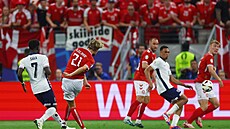 Dánský fotbalista Morten Hjulmand st�ílí Anglii gól.