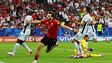 Gruzinec Chvia Kvaracchelija se raduje ze vsteleného gólu Portugalsku.