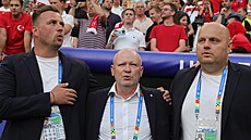 �eský realiza�ní tým s trenérem Ivanem Ha�kem uprost�ed.