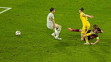 Kevin De Bruyne stílí gól Rumunsku.