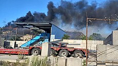 Na východ� Bratislavy ho�ela skládka, na míst� zasahovaly desítky hasi��. (24....