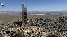 Lesklý kovový monolit se objevil v pouti nedaleko Las Vegas. (21. ervna 2024)