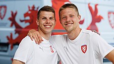 Ve fotbalové reprezentaci se se�li bratranci David Doud�ra (vlevo) a Luká� �erv.