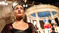Anna Fialová v pedstavení Marná lásky snaha na Letních shakespearovských...