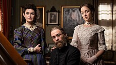 Sarah Havá�ová, Václav Neu�il a Denisa Bare�ová ve filmu Smetana (2024)