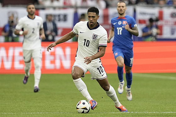 Jude Bellingham z Anglie u mí�e v utkání se Slovenskem.