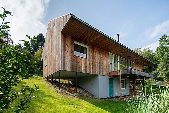 Uitná plocha domu je 129 metr tvereních. Dv terasy navíc nabízí dalích...