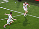 Gruzintí fotbalisté se radují z vlastního gólu panlska.