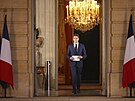 Francouzský premiér Gabriel Attal pronáí projev na nádvoí premiérské...