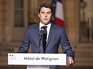 Francouzský premiér Gabriel Attal pronáí projev na nádvoí premiérské...