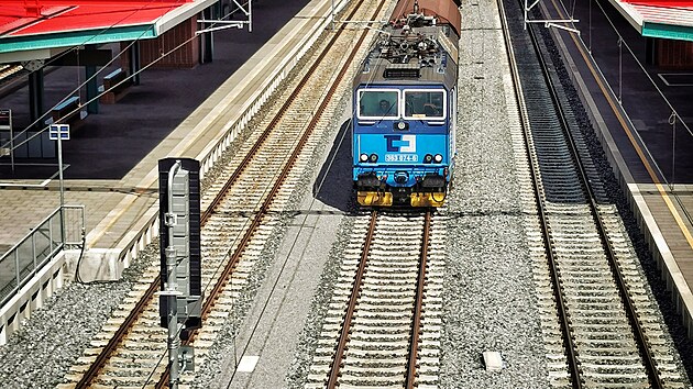 Eso 363.074-6 spolenosti D Cargo ek ve stanici Pardubice hl. n. na zelenou  Snmek je z ervna 2024.