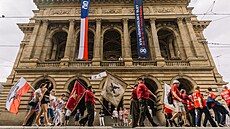 Prahou pro�el zahajovací pr�vod leto�ního 17. v�esokolského sletu. (30. �ervna...