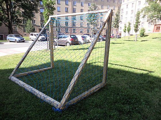 Podomácku vyrobené p�íst�e�ky �i lavi�ky se stále �ast�ji objevují v ulicích...