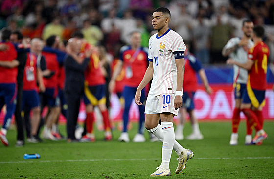 Francouz Kylian Mbappé opoutí hit po poráce v semifinále se panlskem.
