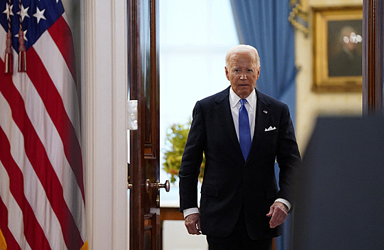 Joe Biden přichází na tiskovou konferenci, kde se vyjádřil k výroku Nejvyššího...