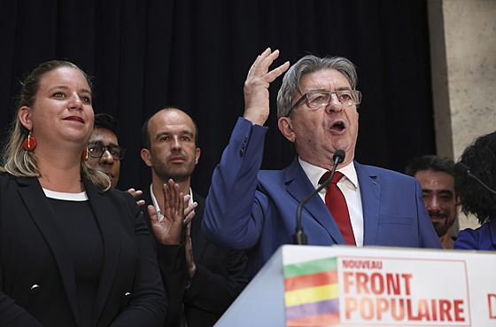 Pedseda Nepoddajné Francie Jean-Luc Mélenchon bhem povolebního projevu (7....
