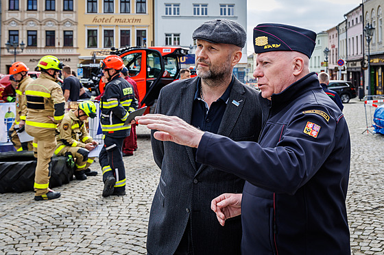 Hejtman kraje Josef Blica s éfem krajských hasi Radimem Kuchaem