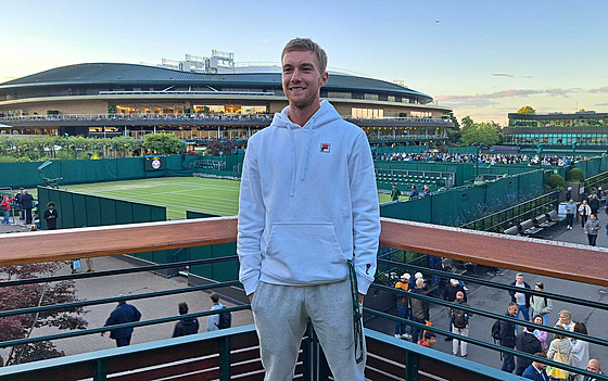 Pavel Motl pomáhá své kamarádce Barboře Krejčíkové i ve Wimbledonu.