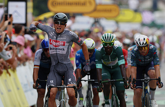 Jasper Philipsen vítzí v desáté etap Tour de France.