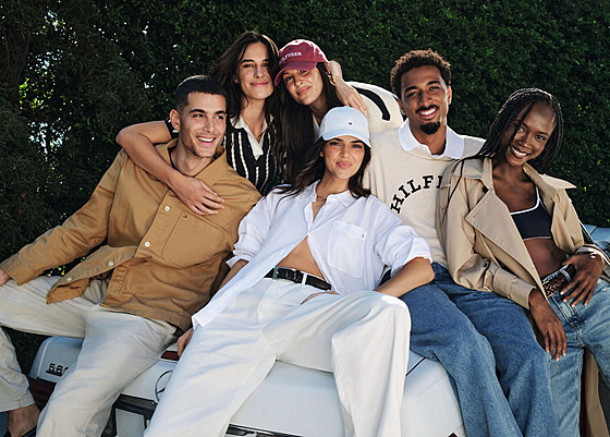 Tommy Hilfiger postavil na preppy stylu celou zna�ku. I jeho nejnov�j�í kolekce...