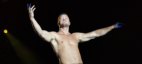 Dan Reynolds z kapely Imagine Dragons v Tampě (18. března 2023)