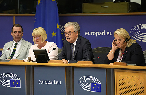 Jednání nové frakce Patrioti v Bruselu s Klárou Dostálovou (ANO). (9. �ervence...