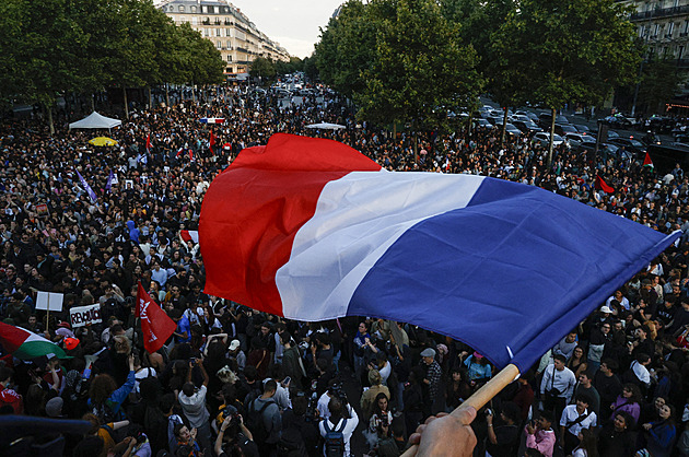 Nejasná budoucnost rozdrobené Francie. Zemi mohou čekat nemalé politické turbulence