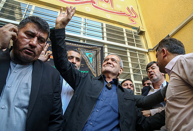 V Íránu se pod novým prezidentem mnoho nezmění. Bezpečnost i zahraniční politiku stále řeší duchovní vůdce