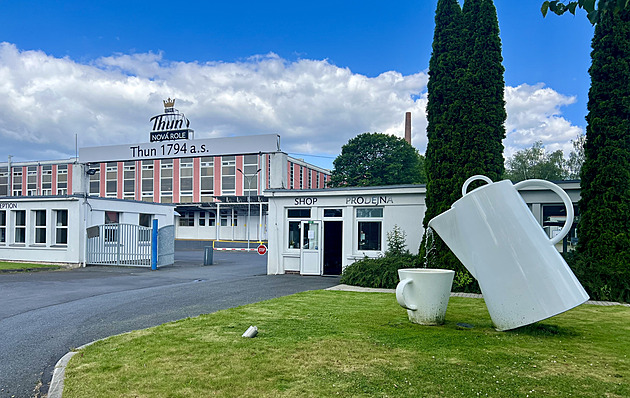 Hlavní závod spolenosti Thun 1794, nejvtího eského výrobce porcelánu, v...