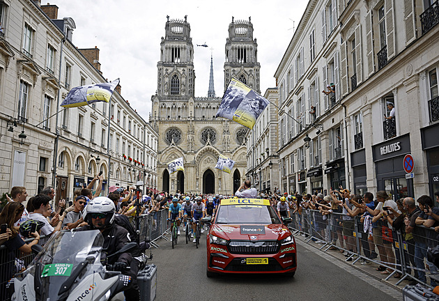 ONLINE: Desátá etapa Tour nahrává sprinterům. Peloton je opět kompletní