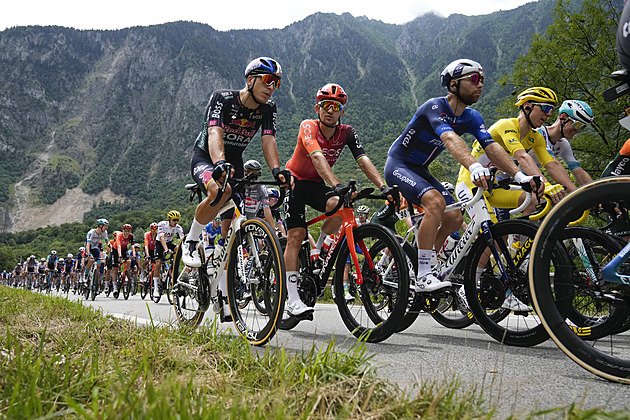 ONLINE: Zatím nejtěžší etapa. Cyklisté na Tour zdolávají hory ve středu Francie
