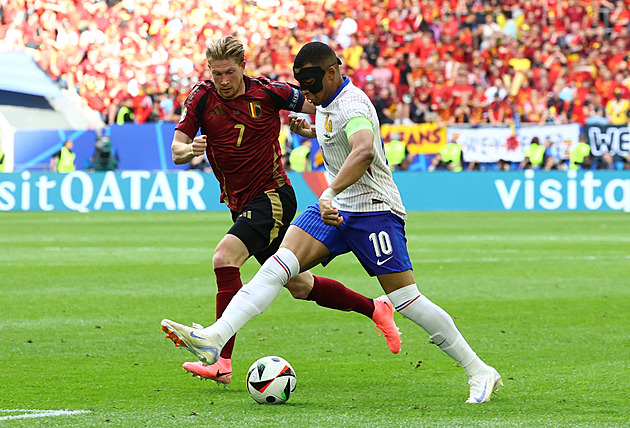 Francii chybí góly, Mbappé si zvyká na masku. Jako by měl 3D brýle, říká kouč