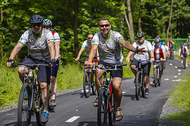 Mezi obcemi Lu�ná a Vala�ské P�íkazy vede nový úsek cyklostezky, který se stane...