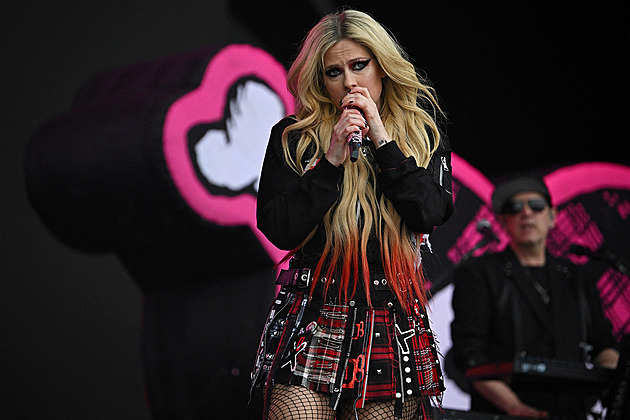 GLOSA: Závěr Glastonbury ve znamení rozpaků a triumfu Avril Lavigne