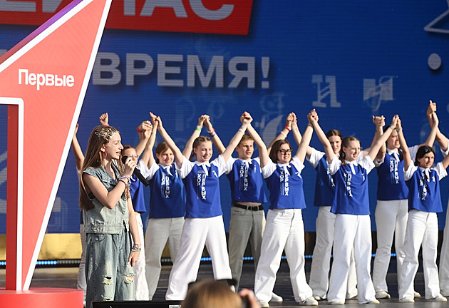 VIDEO: Děvčata tančila na Putinův projev k zahájení invaze, vyhrála soutěž