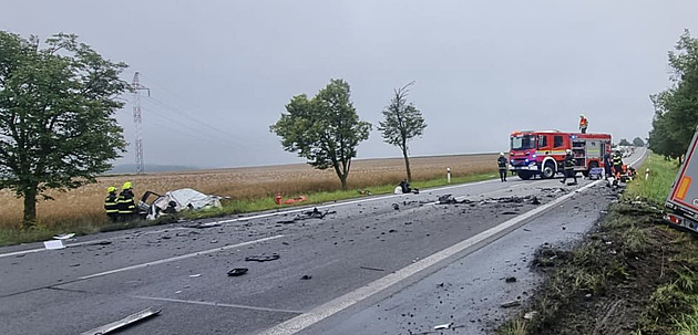 Řidič auta zemřel při střetu s kamionem, tah z Budějovic na Písek stojí