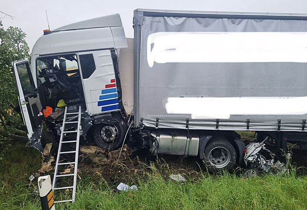 Řidič auta zemřel při střetu s kamionem, u Protivína už se jezdí kyvadlově