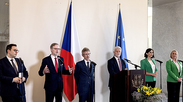 Pavel jedná s dalšími nejvyššími ústavními činiteli o zahraniční politice