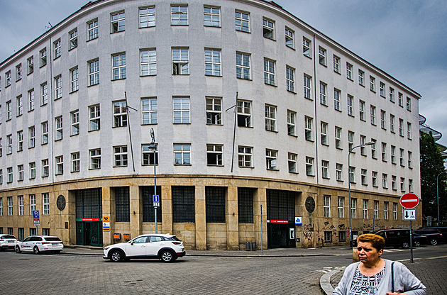 NCOZ zadržela sedm lidí kvůli podvodu s dotacemi, od rána zasahuje v Brně