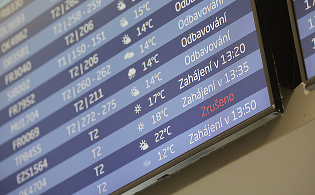 Odbavení kufrů už stíháme, hlásí Ruzyně. Problémy vysvětluje ředitel letiště