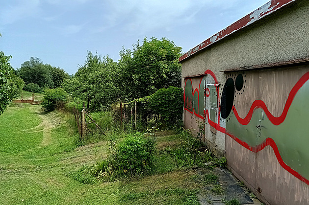 Nkteí zahrádkái v jihlavské lokalit za Möbelixem u 17 let ekají, kdy se...