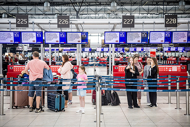 Pražské letiště mzdy zvýší napřesrok. Zatím nabídlo desetitisícovou odměnu